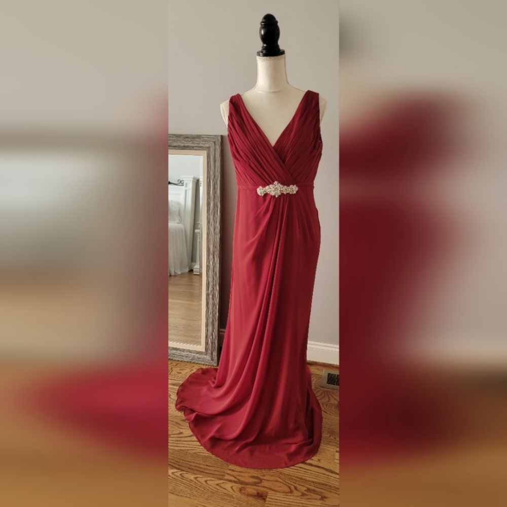 Monique Lhuillier Bridesmaid Crimson Full Length Dress Size 10
